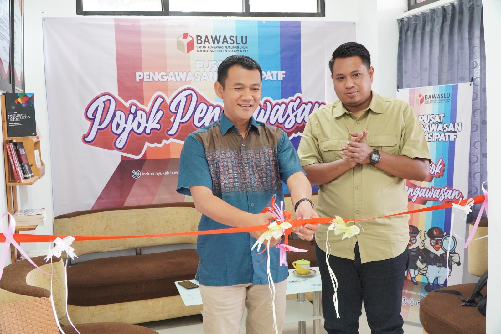 aktivasi pojok pengawasan dan launching pojok pengawasan di panwaslu kecamatan secara serentak, kamis 04 juli 2024