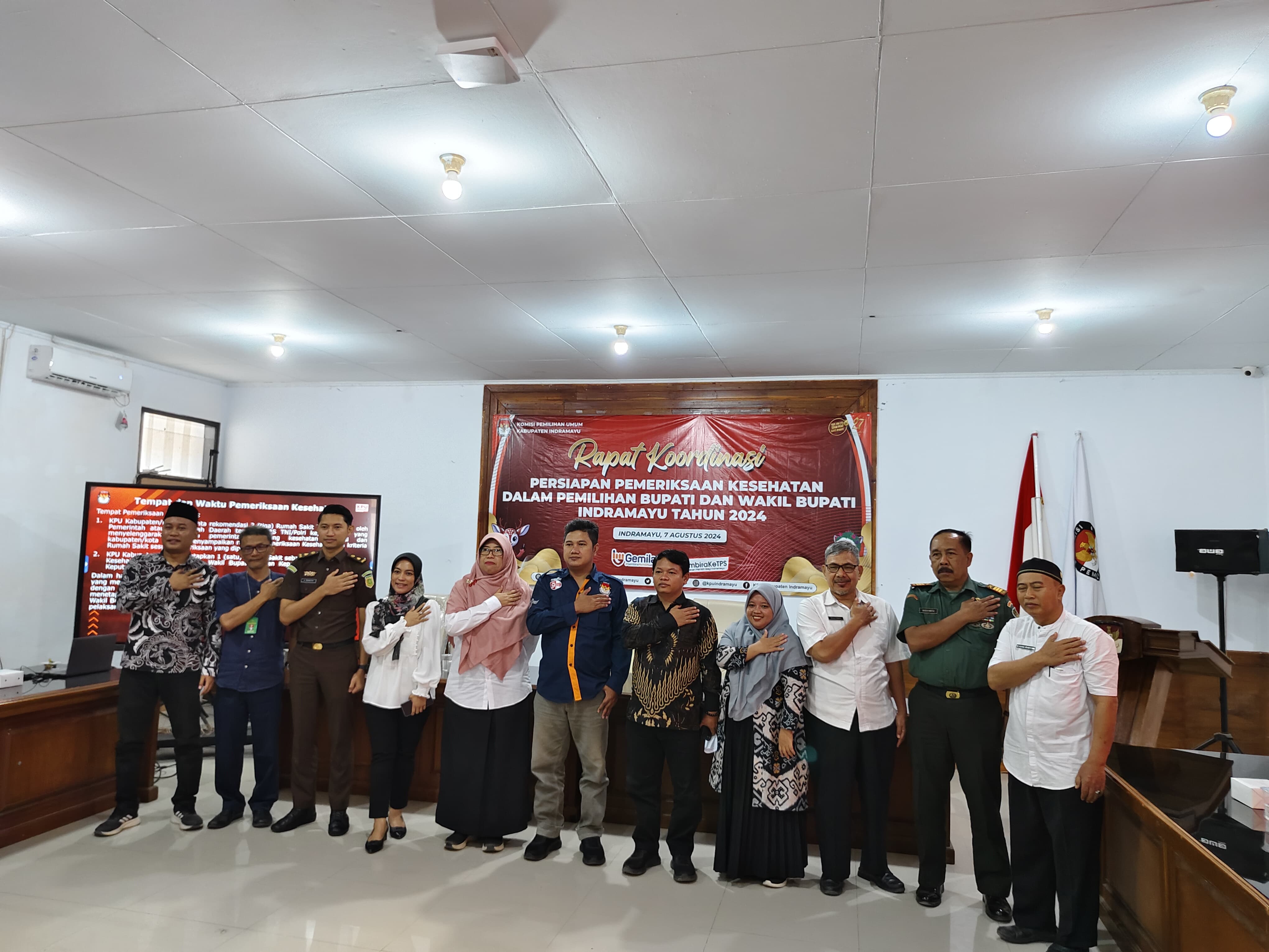 Ivan bersama komisioner KPUD Indramayu dan Peserta Rakor 