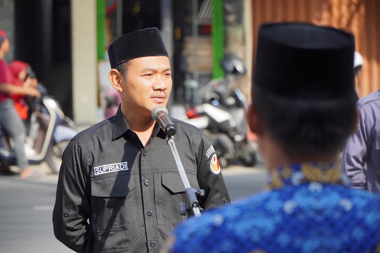 Anggota Bawaslu Kabupaten Indramayu, Supriadi, menjadi Pembina Upacara HUT RI Ke-79 (17/08/2024)