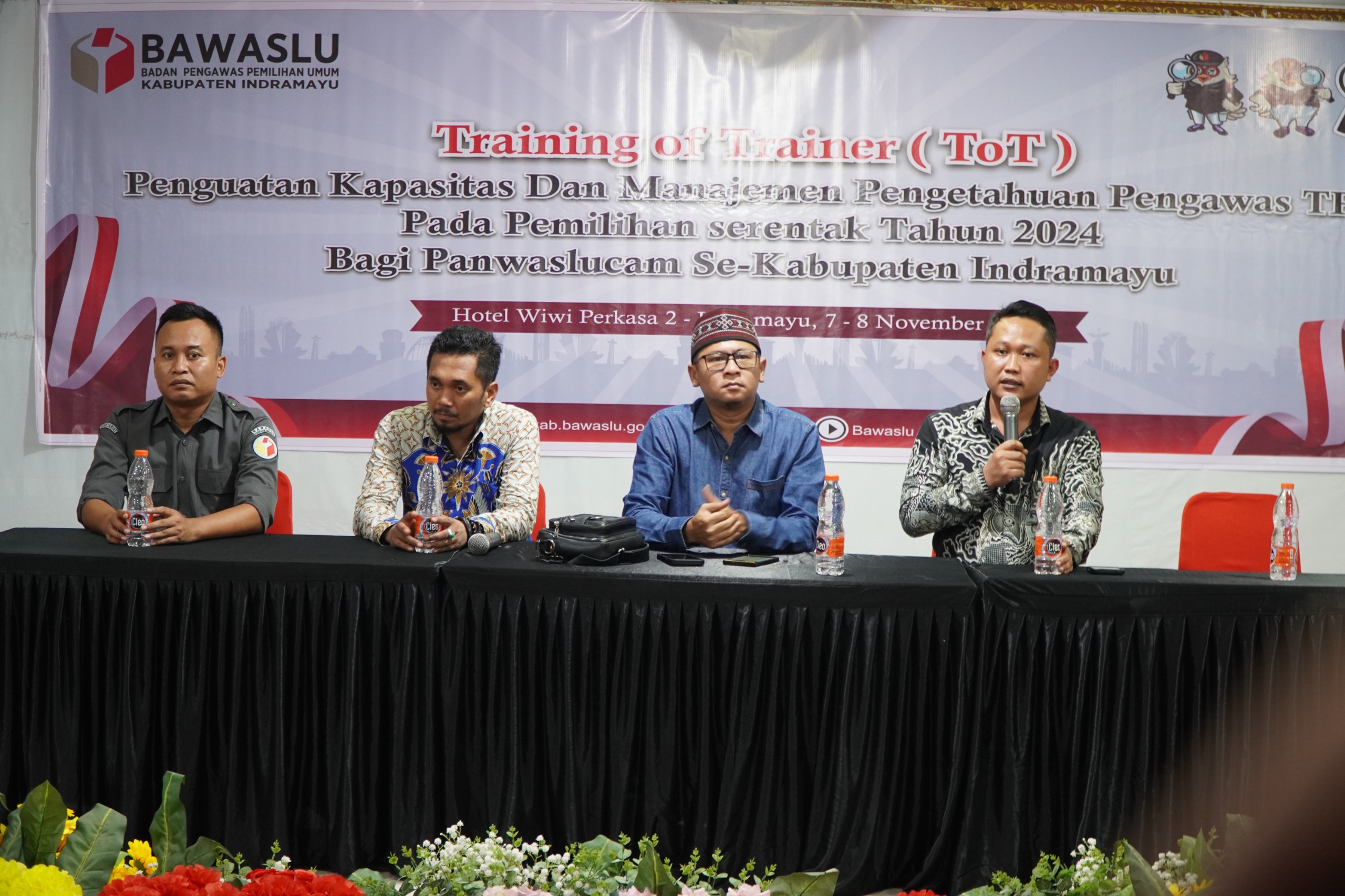 Ketua Bawaslu Kab. Indramayu Ahmad Tabroni Memberikan Sambutan dalam Training of Trainer