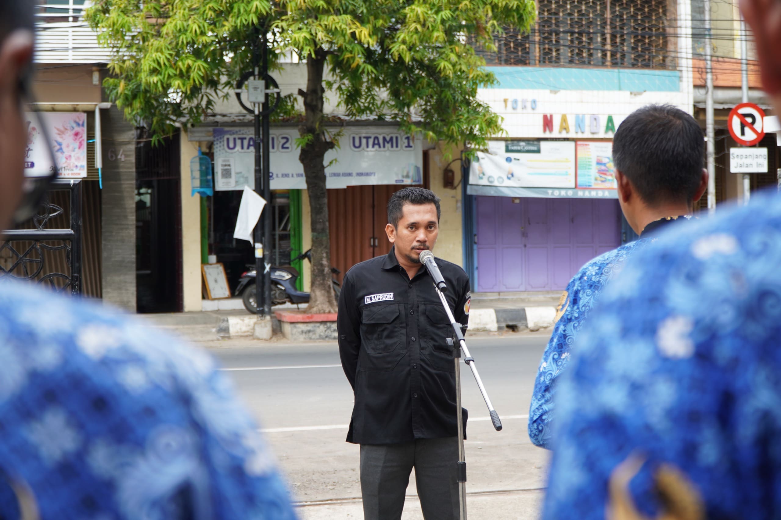 Anggota Bawaslu Kab. Indramayu, memberikan amanat upacara peringatan hari pahlawan, Minggu (10 November 2024)