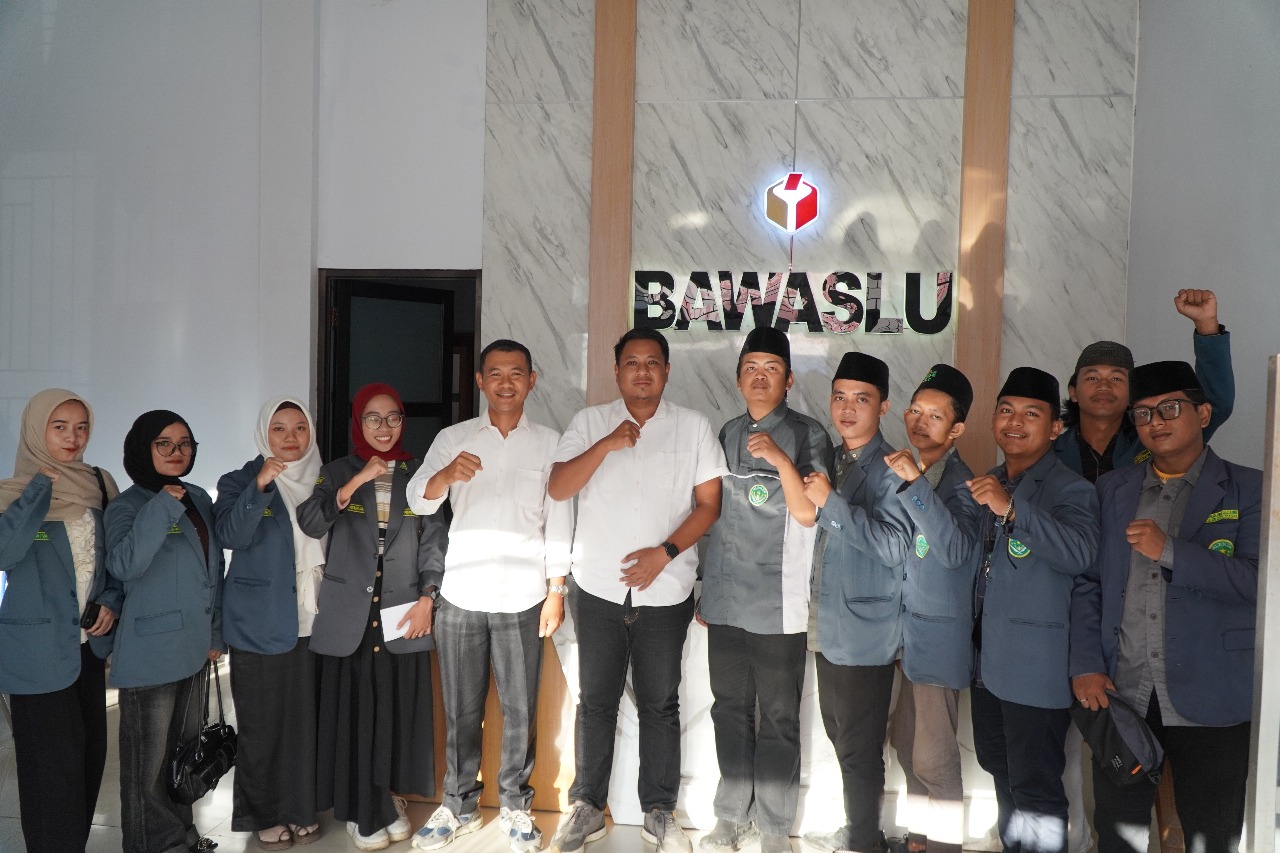 Indramayu – Pimpinan Cabang Ikatan Pelajar Nahdlatul Ulama (IPNU) dan Ikatan Pelajar Putri Nahdlatul Ulama (IPPNU) Kabupaten Indramayu menggelar audiensi dengan Badan Pengawas Pemilihan Umum (Bawaslu) Kabupaten Indramayu pada Rabu, 13 Agustus 2025.