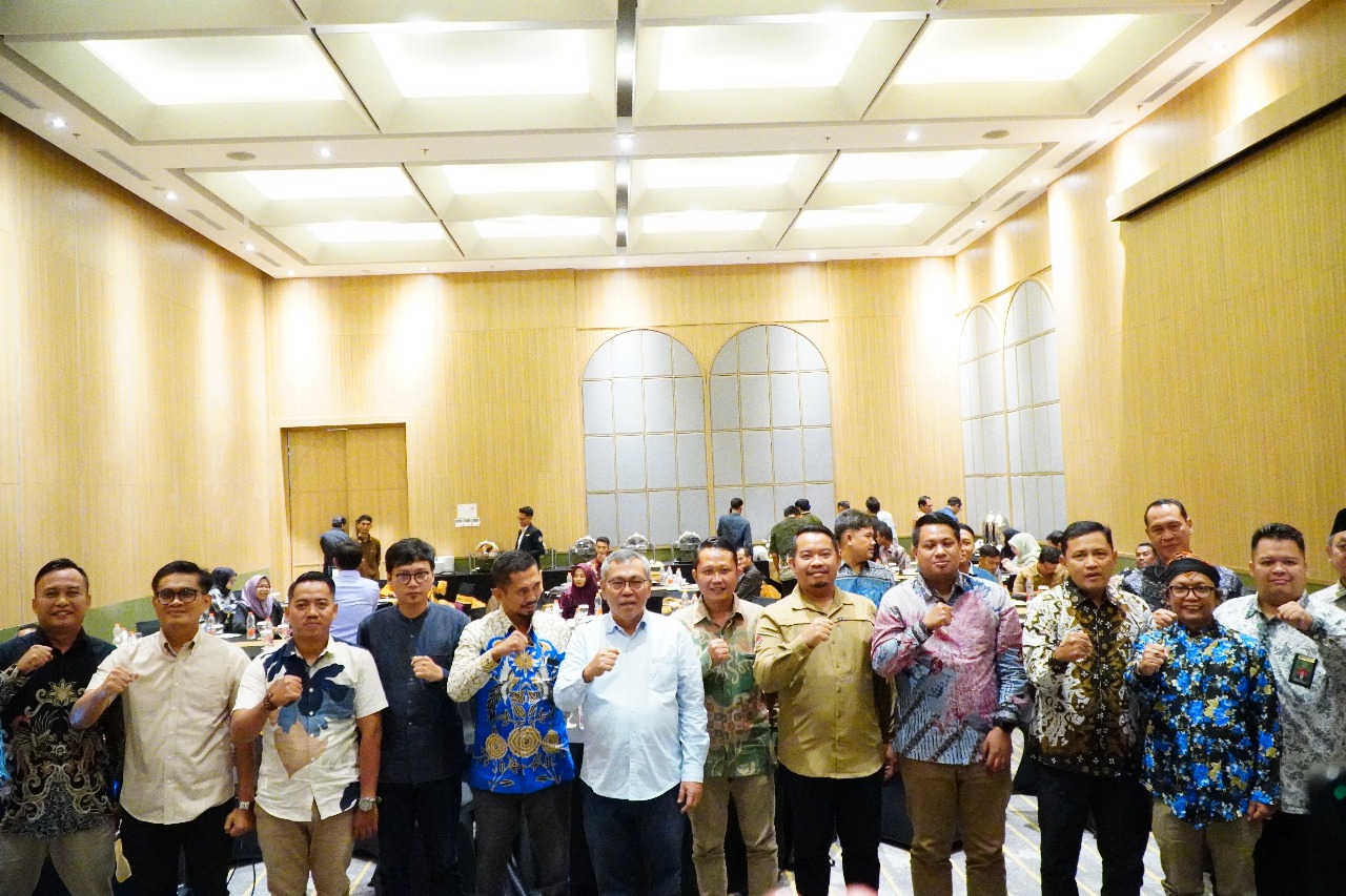 foto bersama “Evaluasi Penyelenggaraan Pemilu dan Pemilihan Dalam Rangka Proyeksi Langkah Strategis Pengawasan" foto: VQ
