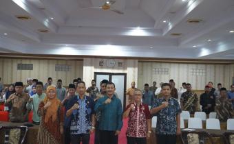 Foto Bersama Pimpinan Bawaslu Kabupaten Indramayu bersama peserta