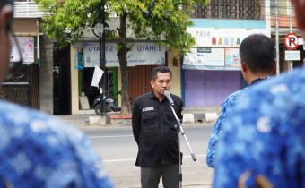 Anggota Bawaslu Kab. Indramayu, memberikan amanat upacara peringatan hari pahlawan, Minggu (10 November 2024)