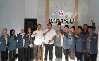 Indramayu – Pimpinan Cabang Ikatan Pelajar Nahdlatul Ulama (IPNU) dan Ikatan Pelajar Putri Nahdlatul Ulama (IPPNU) Kabupaten Indramayu menggelar audiensi dengan Badan Pengawas Pemilihan Umum (Bawaslu) Kabupaten Indramayu pada Rabu, 13 Agustus 2025.