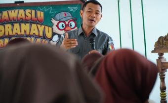 Bawaslu Indramayu Saba Sekolah di dua sekolah, yakni SMA NU Juntinyuat dan SMK Yabujah Segeran