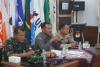 Koordinator Divisi Pencegahan, Parmas & Humas Bawaslu Kabupaten Indramayu, Supriadi (tengah) saat memberikan saran masukan dalam rapat Rekapitulasi PDPB Triwulan III, di Aula KPU Indramayu (30 September 2026)